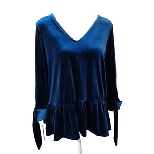 EUC Halogen long sleeve top sz M